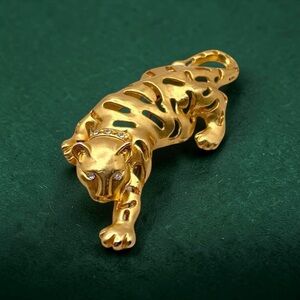 Vintage Matte Gold Tone Open Work Crystal Eyes Tiger Statement Brooch Estate